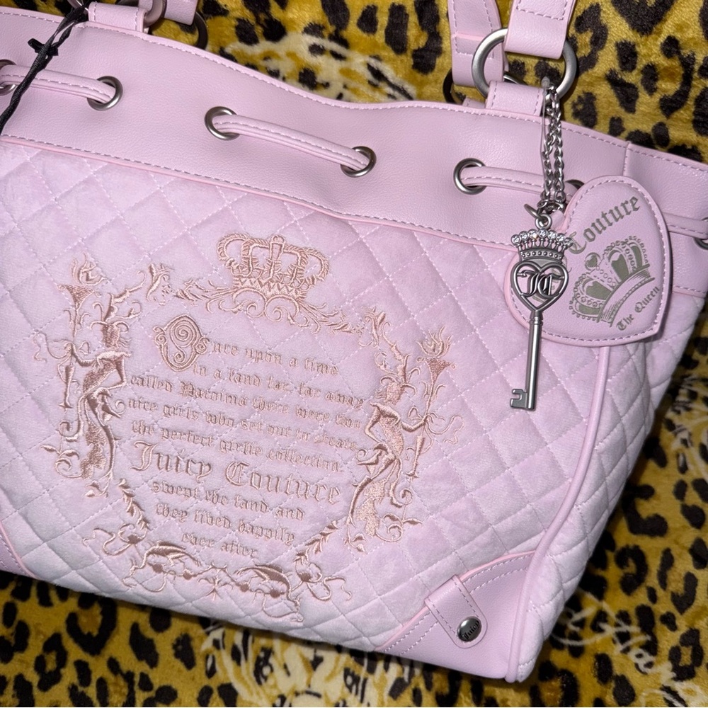 NWT Viral Juicy Couture Exclusive Velour Lilac Mist Juicy Tale Daydreamer Tote - Picture 3 of 5